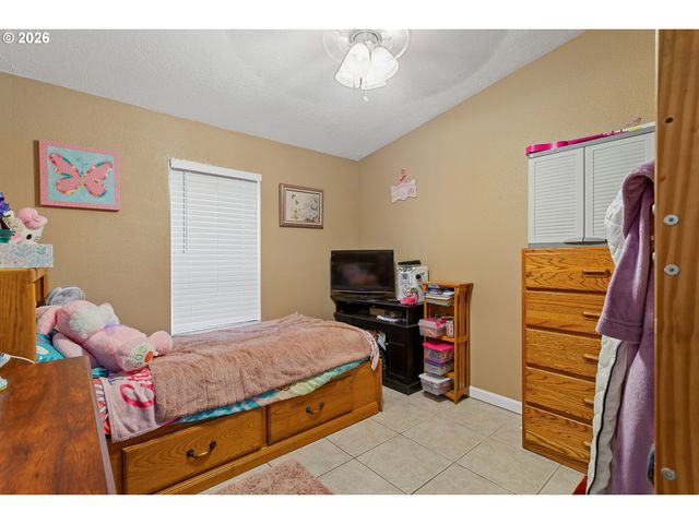 483 RYE St, Woodburn, OR 97071