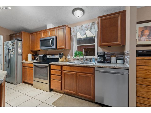 483 RYE St, Woodburn, OR 97071