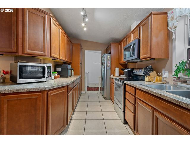 483 RYE St, Woodburn, OR 97071