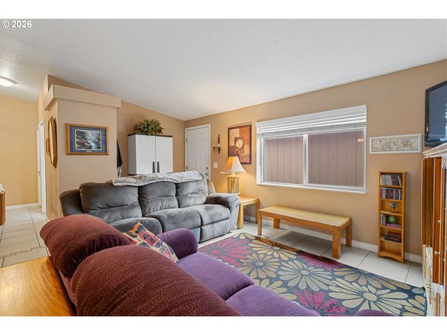 483 RYE St, Woodburn, OR 97071