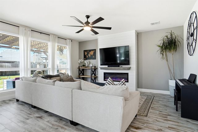 1816 Campground Way, Aubrey, TX 76227