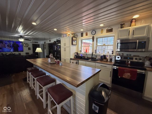 2154 Hornettown Road, Morgantown, IN 46160