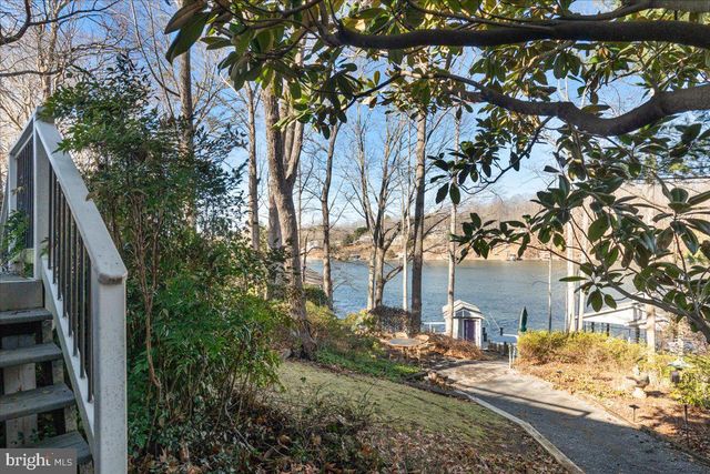1031 LAKEMOUNT DR, Moneta, VA 24121