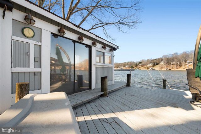 1031 LAKEMOUNT DR, Moneta, VA 24121