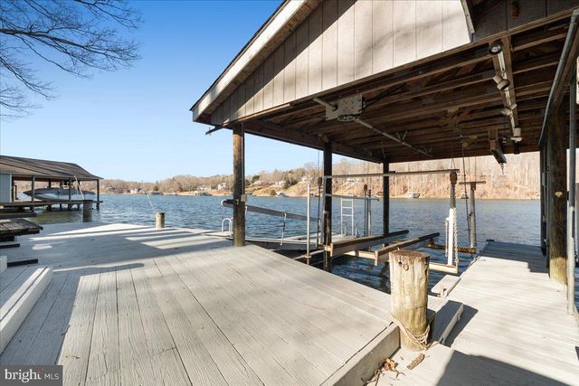 1031 LAKEMOUNT DR, Moneta, VA 24121