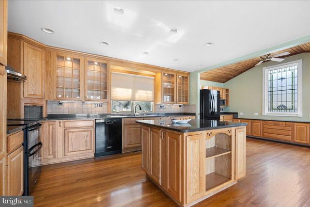 1031 LAKEMOUNT DR, Moneta, VA 24121