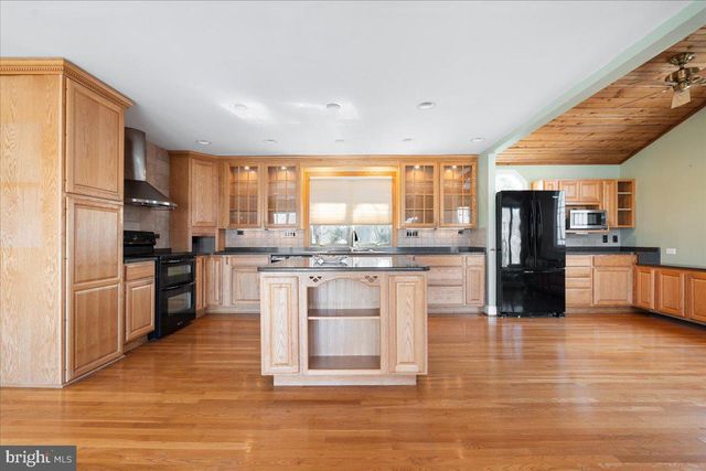1031 LAKEMOUNT DR, Moneta, VA 24121