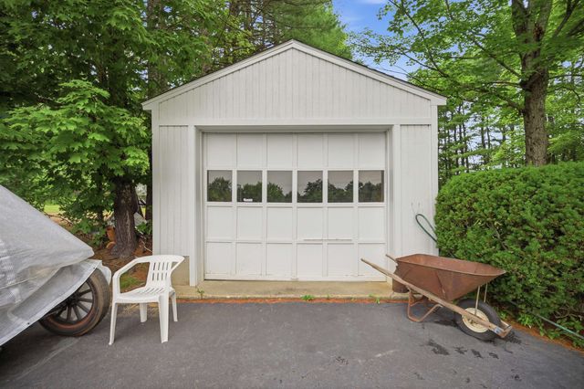65 Chester Road, Raymond, NH 03077
