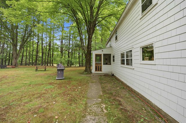 65 Chester Road, Raymond, NH 03077
