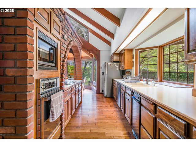 10000 Se CAMBRIDGE Ln, Milwaukie, OR 97222