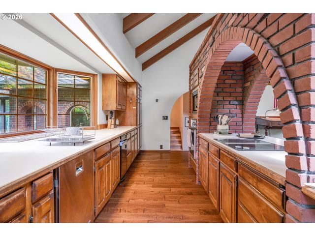 10000 Se CAMBRIDGE Ln, Milwaukie, OR 97222