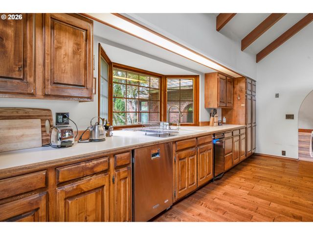 10000 Se CAMBRIDGE Ln, Milwaukie, OR 97222