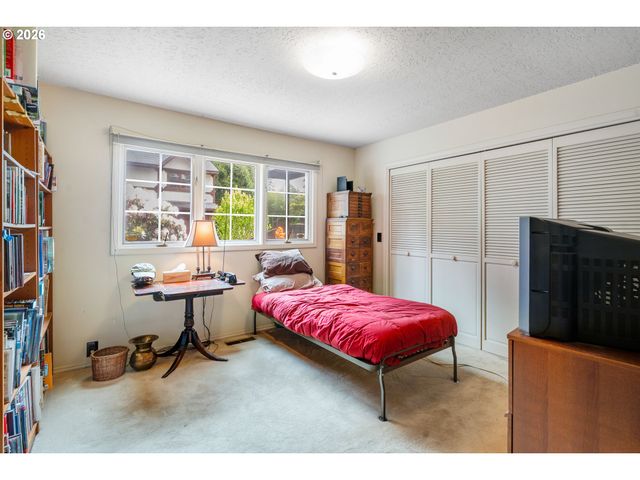 10000 Se CAMBRIDGE Ln, Milwaukie, OR 97222