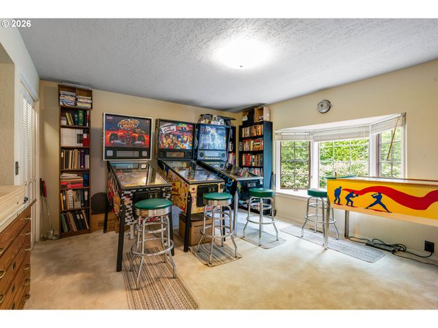 10000 Se CAMBRIDGE Ln, Milwaukie, OR 97222
