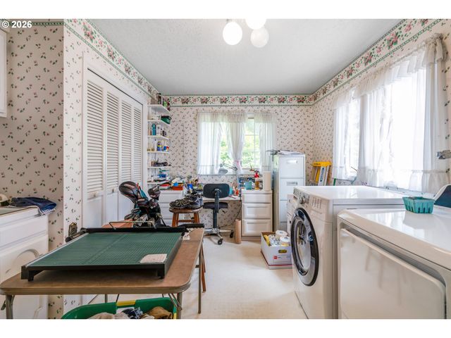 10000 Se CAMBRIDGE Ln, Milwaukie, OR 97222