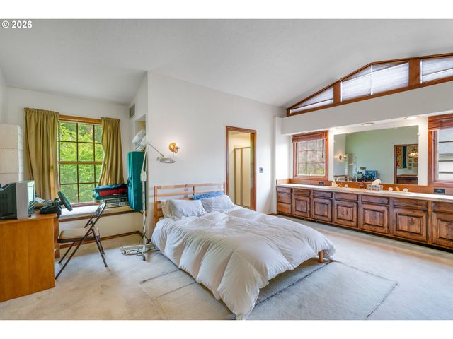 10000 Se CAMBRIDGE Ln, Milwaukie, OR 97222