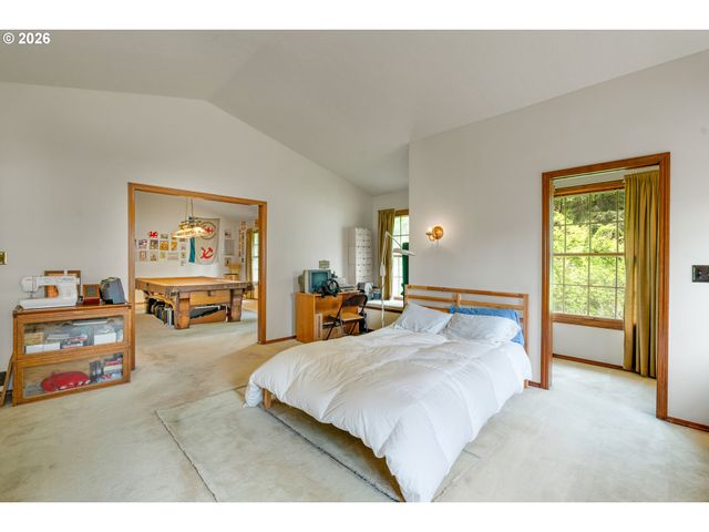 10000 Se CAMBRIDGE Ln, Milwaukie, OR 97222