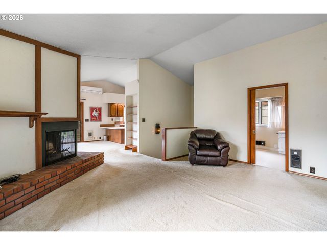 10000 Se CAMBRIDGE Ln, Milwaukie, OR 97222