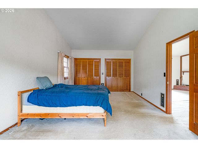 10000 Se CAMBRIDGE Ln, Milwaukie, OR 97222