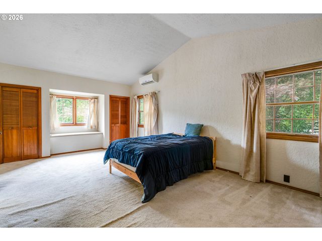 10000 Se CAMBRIDGE Ln, Milwaukie, OR 97222