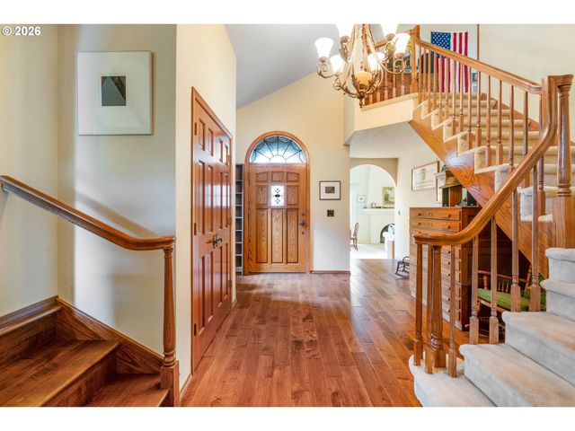 10000 Se CAMBRIDGE Ln, Milwaukie, OR 97222