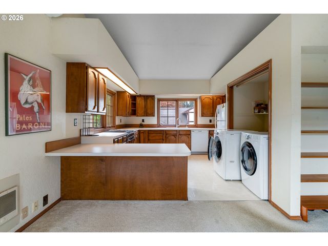 10000 Se CAMBRIDGE Ln, Milwaukie, OR 97222