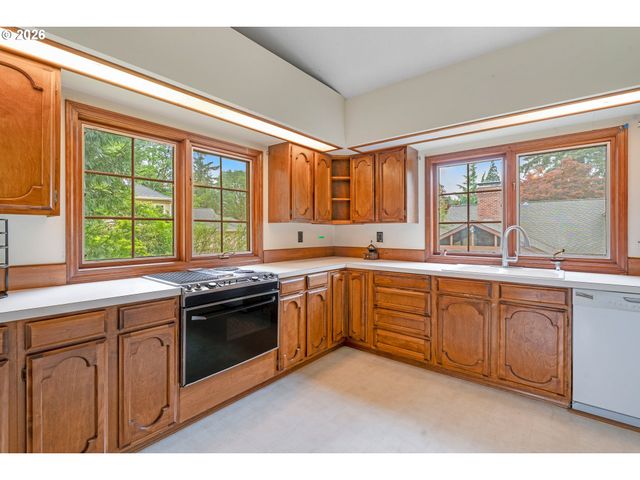 10000 Se CAMBRIDGE Ln, Milwaukie, OR 97222
