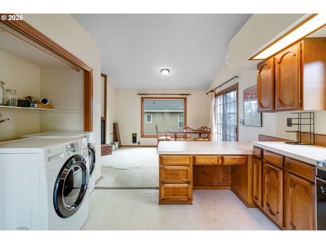 10000 Se CAMBRIDGE Ln, Milwaukie, OR 97222