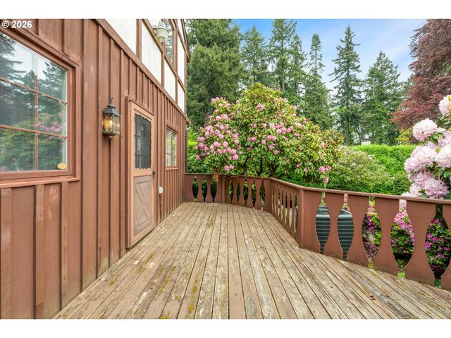 10000 Se CAMBRIDGE Ln, Milwaukie, OR 97222