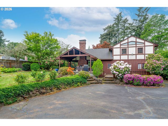 10000 Se CAMBRIDGE Ln, Milwaukie, OR 97222