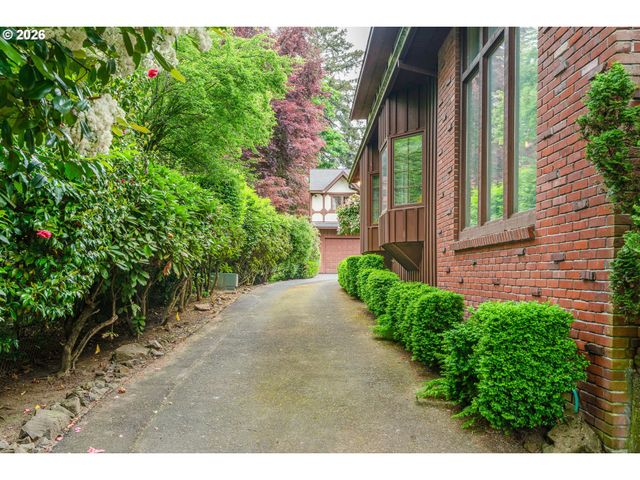 10000 Se CAMBRIDGE Ln, Milwaukie, OR 97222