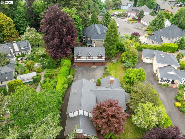 10000 Se CAMBRIDGE Ln, Milwaukie, OR 97222