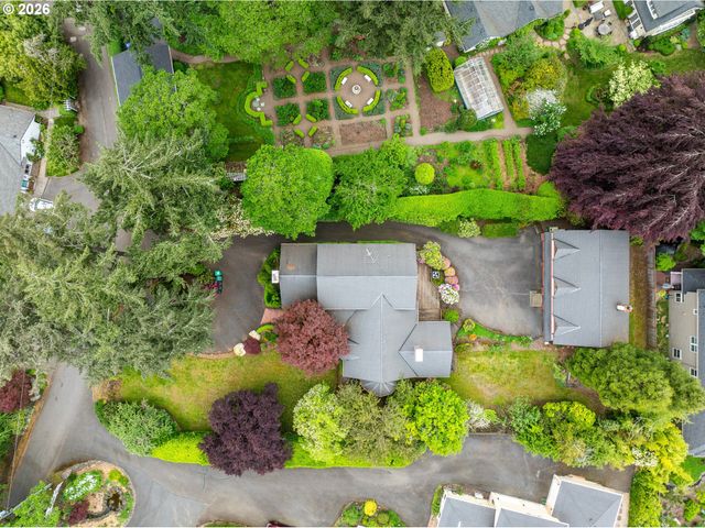10000 Se CAMBRIDGE Ln, Milwaukie, OR 97222