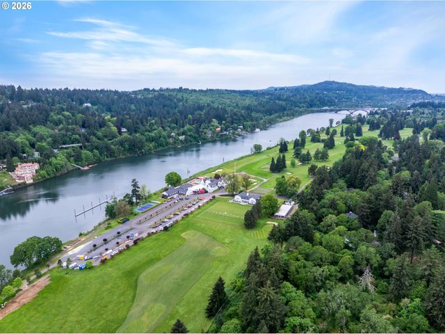10000 Se CAMBRIDGE Ln, Milwaukie, OR 97222