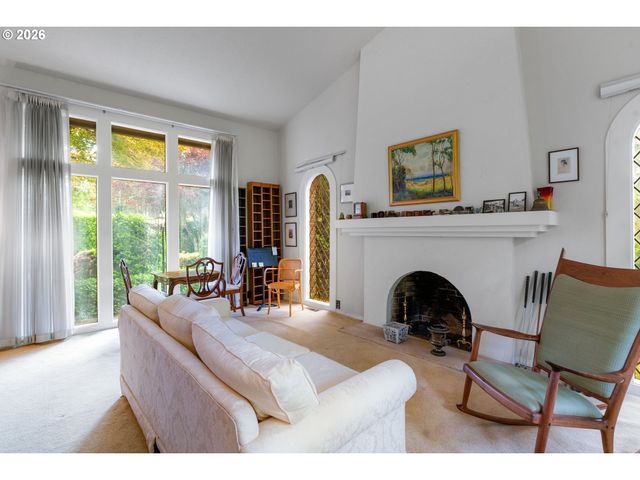 10000 Se CAMBRIDGE Ln, Milwaukie, OR 97222