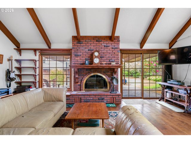10000 Se CAMBRIDGE Ln, Milwaukie, OR 97222