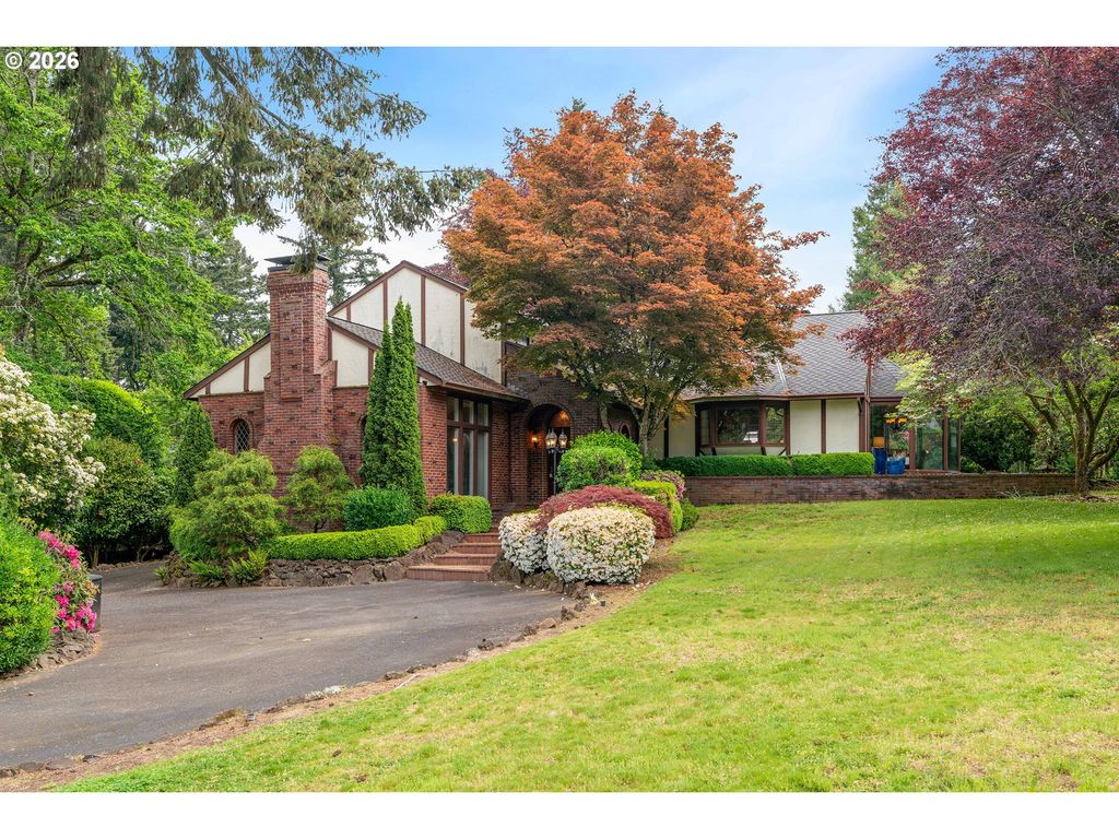 10000 Se CAMBRIDGE Ln, Milwaukie, OR 97222
