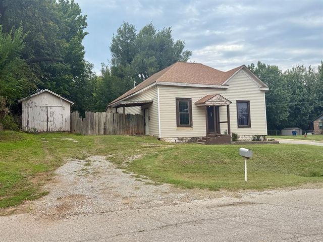 421 N Barker Avenue, El Reno, OK 73036