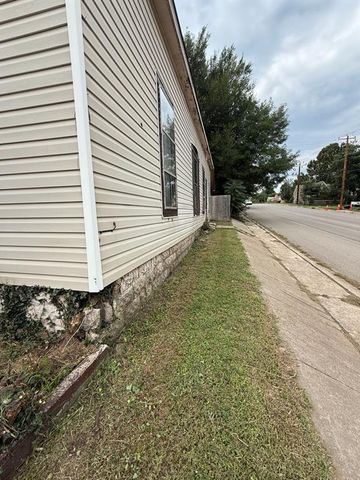 421 N Barker Avenue, El Reno, OK 73036