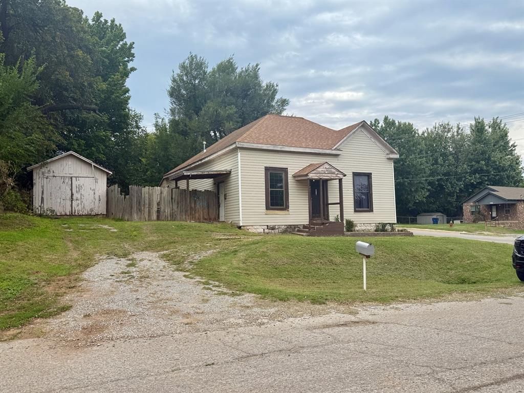 421 N Barker Avenue, El Reno, OK 73036