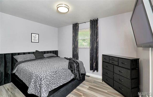 2745 Benne Drive, Florissant, MO 63031