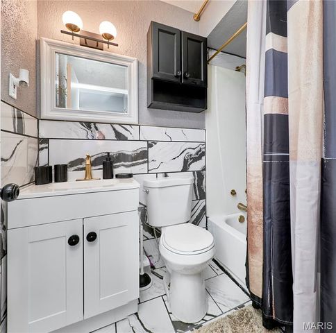 2745 Benne Drive, Florissant, MO 63031