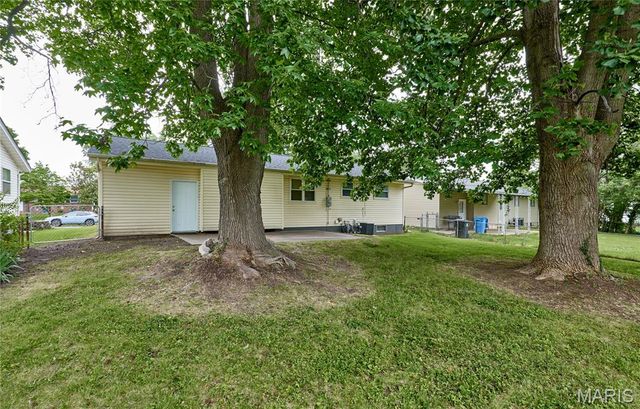 2745 Benne Drive, Florissant, MO 63031
