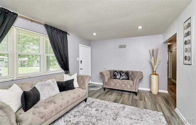 2745 Benne Drive, Florissant, MO 63031