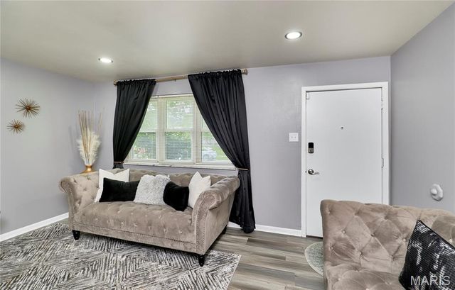 2745 Benne Drive, Florissant, MO 63031