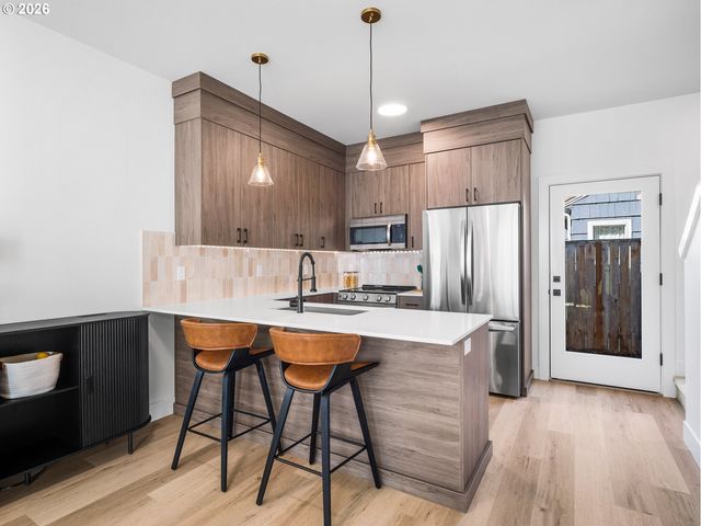 7550 Ne MORRIS St, Portland, OR 97213