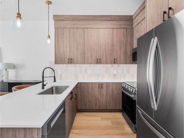 7550 Ne MORRIS St, Portland, OR 97213