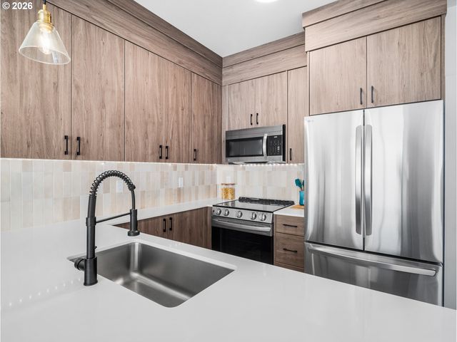 7550 Ne MORRIS St, Portland, OR 97213