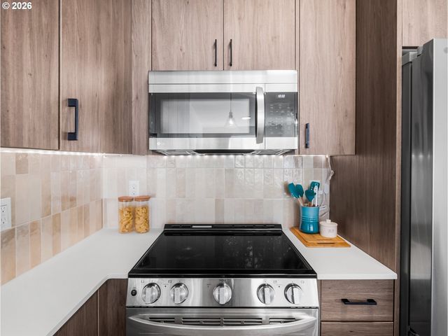 7550 Ne MORRIS St, Portland, OR 97213
