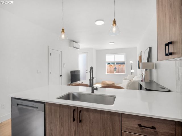 7550 Ne MORRIS St, Portland, OR 97213